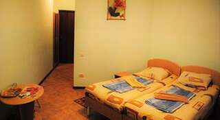 Гостиница Эдельвейс Лазаревское Двухместный номер с 2 отдельными кроватями и видом на горы-3